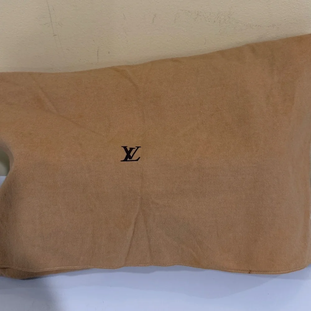 Authentic Louis Vuitton Monogram Marne Louis Vuitton handbag (Model No. M51369)